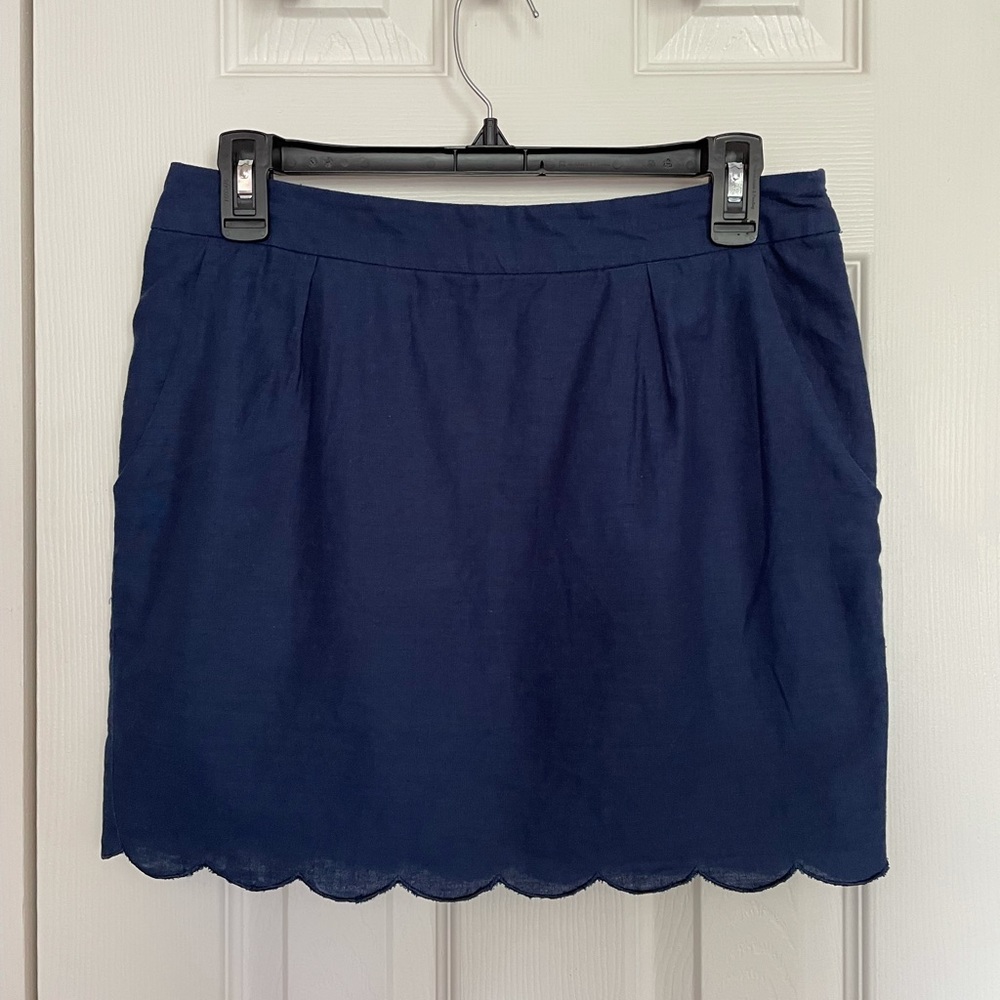 Scalloped mini skirt